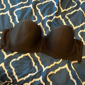 Black bra with Convertible strapless molded textured cups with clear straps